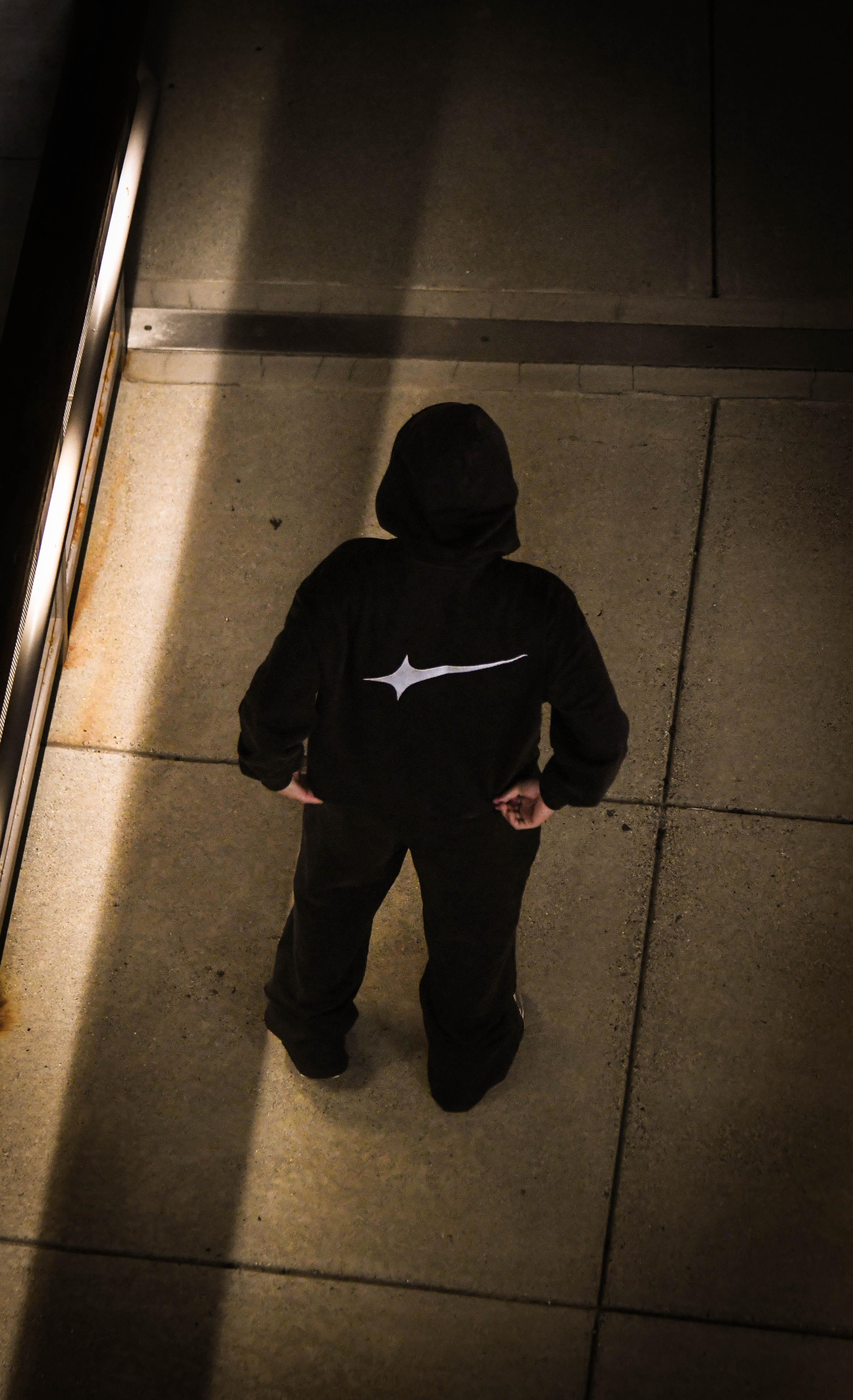 Black Storyline Pullover