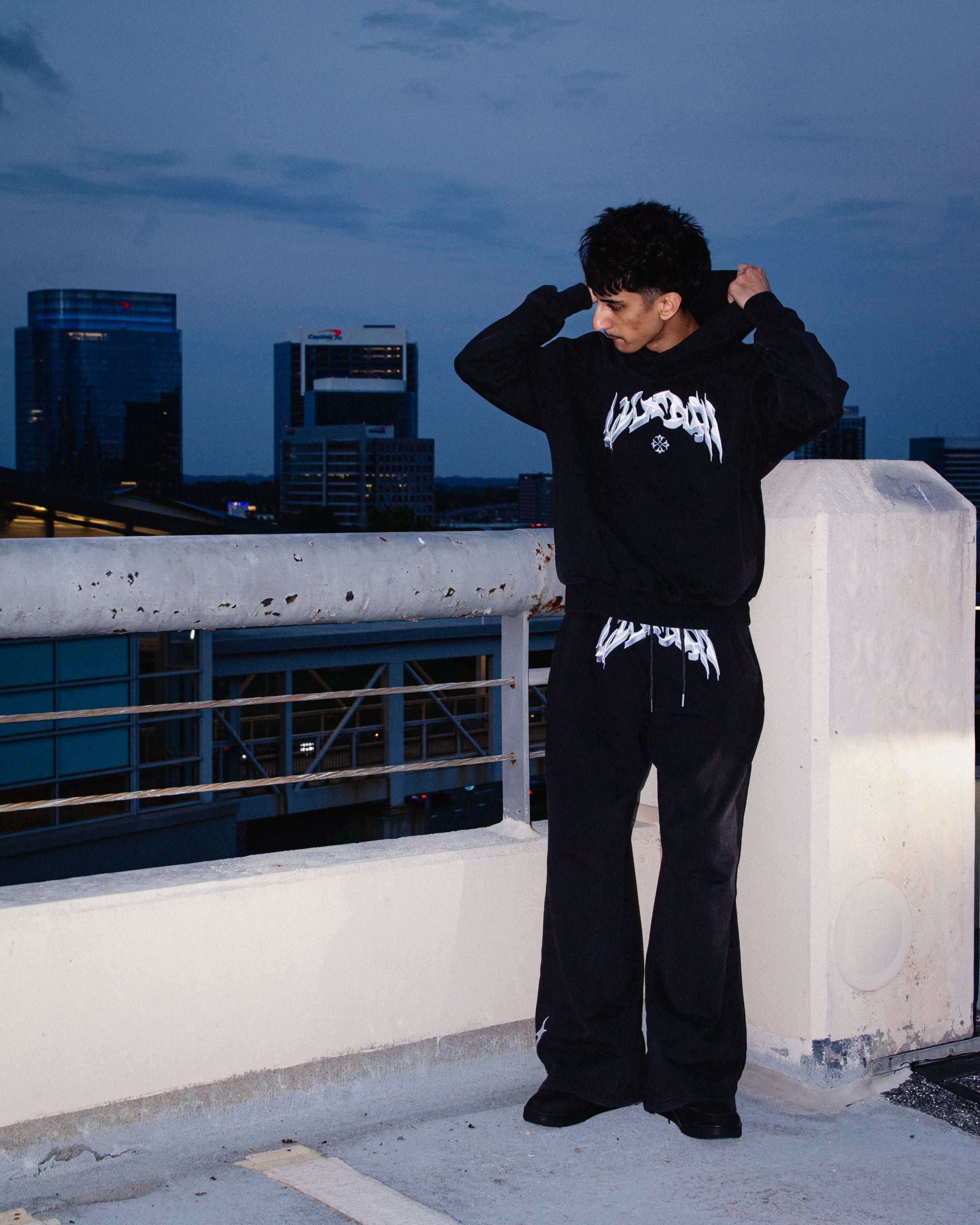 Black Storyline Pullover